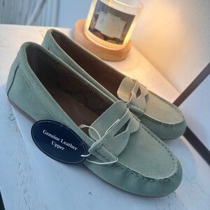 New White Mountain Sage Leather Loafers